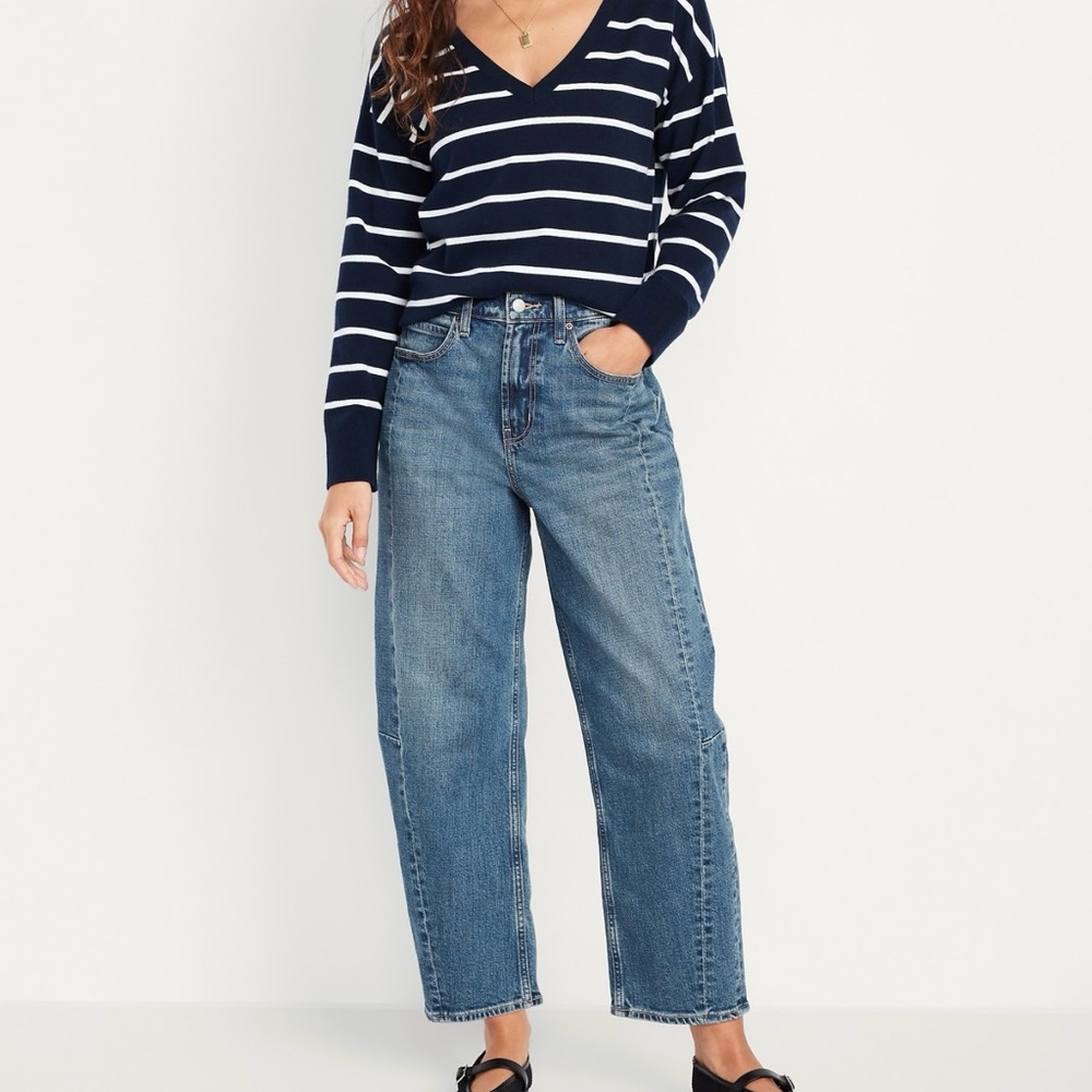 Old Navy High Waisted Ankle Barrel Jeans - Medium Wash, Size 8